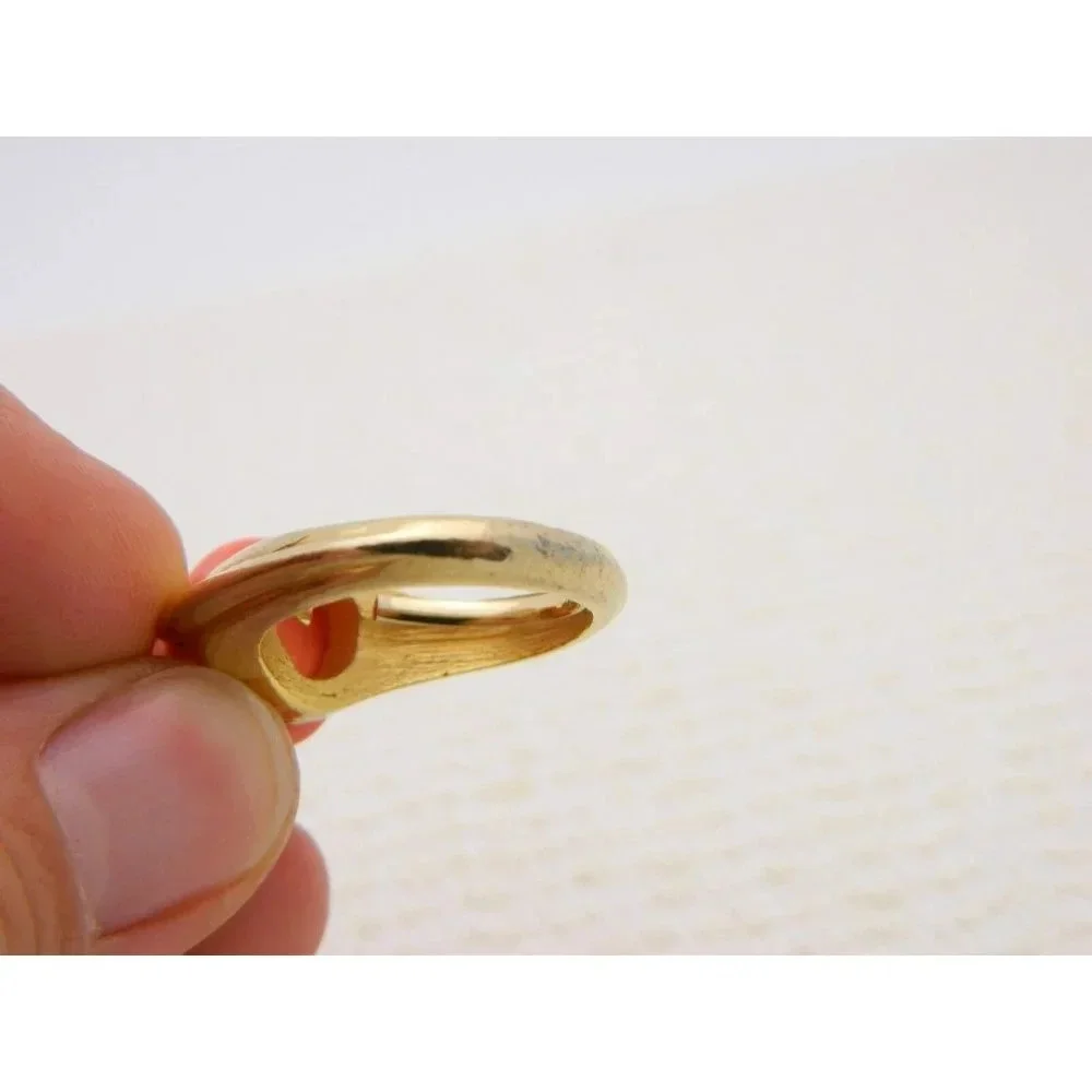 VTG CROWN TRIFARI Gold Tone Art Deco Style Faux Coral Lucite Ring